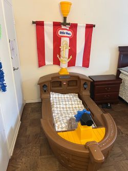 Little Tikes Pirate Ship Bed w/ Sail & Cannon