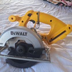 18 Volt Cordless DeWALT Circular Saw