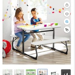 Kids Table/ Mesa Para Niños