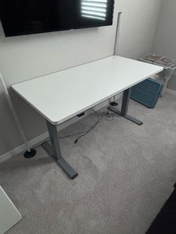 Electric computer table