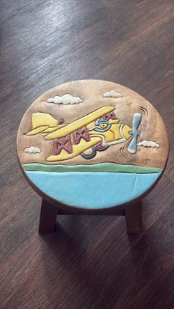 Kids airplane stepping stool