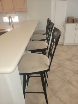 4 bar stools
