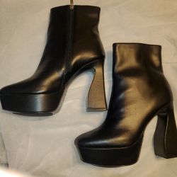 Nine West Women's Klinda Ankle Boot Size 10