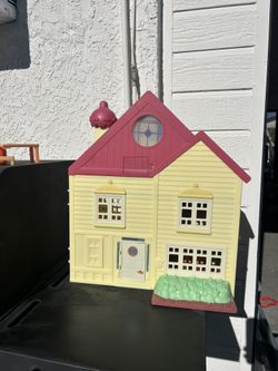 Bluey Ultimate Lights & Sounds Playhouse with Muffin & Socks (Target Exclusive): Animation Doll Playsets with Figures