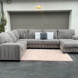 Huge Light Grey Sectional Couch Sofa In Excellent Condition - FREE DELIVERY 🚛