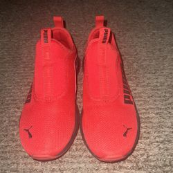 Zapatos pumas cinco y medio usadas una vez $30