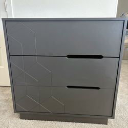 Devunte 32.25"' W 4-Drawer Dresser