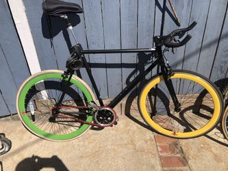 Road Bike Fixed Gear  Fixie Flip Flop Hub  Deep V wheels  700s wheel size  Frame size 60 cm  Located in sun valley 