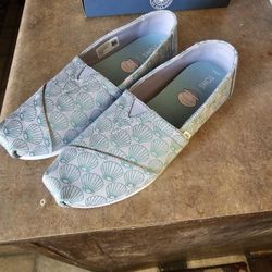 Toms