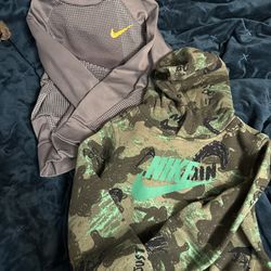 2 Nike Boys Medium Hoodie 