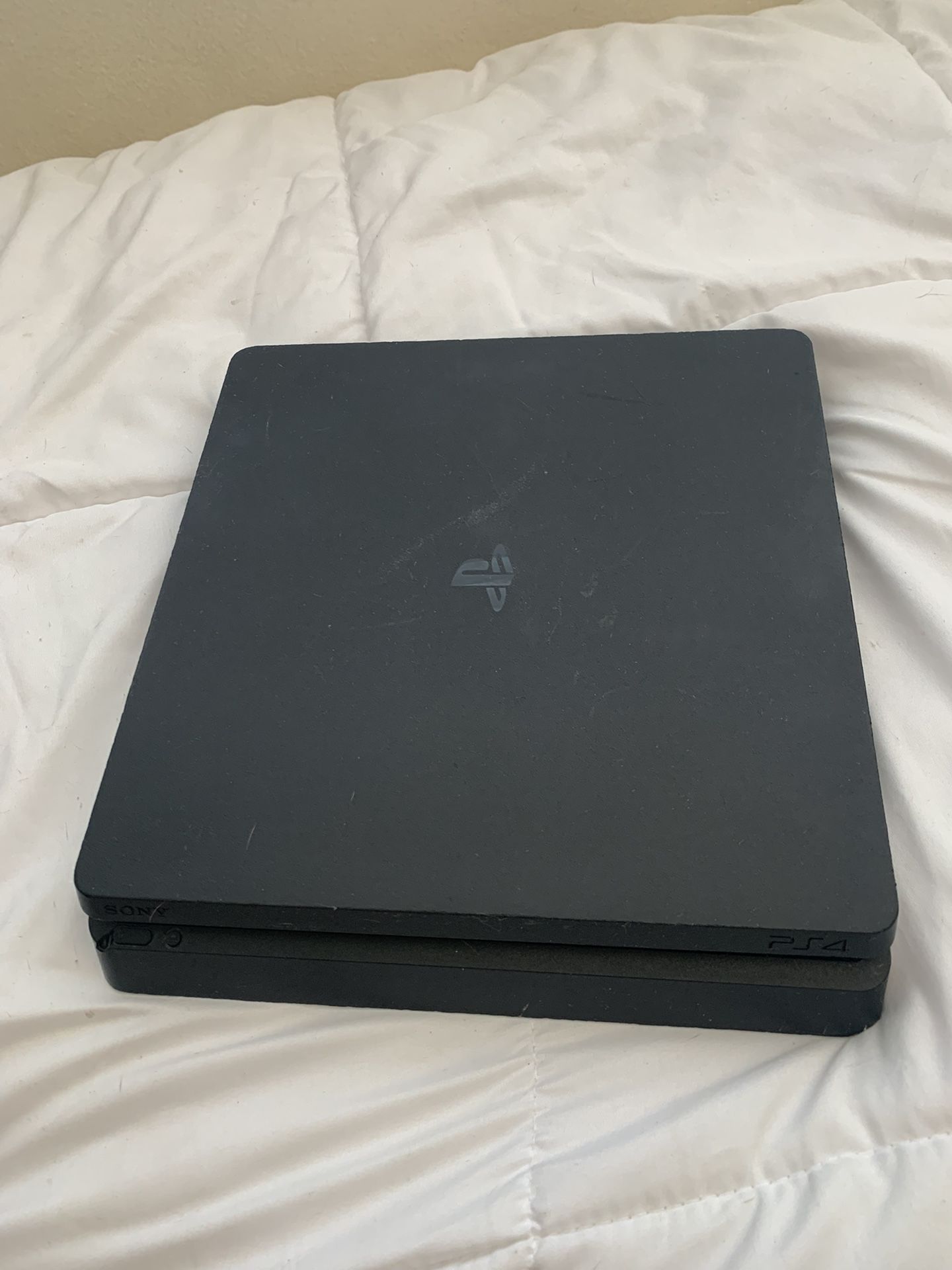 PS4 1 TB + PC And HDMi + 2 Controllers ( 1 Works Great 1 Okay Asking 30$ For Both )