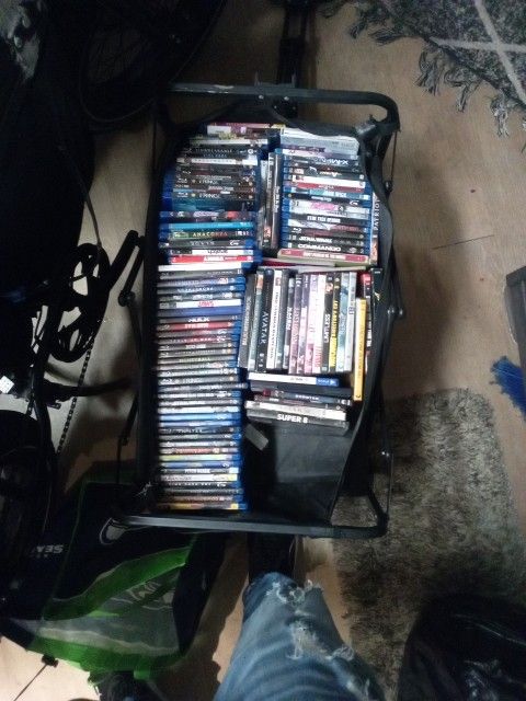 100 Blue Rays 15 DVDs