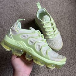 Nike Air Vapor Max Plus Barely Volt