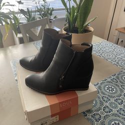 Blk Wedge Bootie Size 9 Only Worn Once 