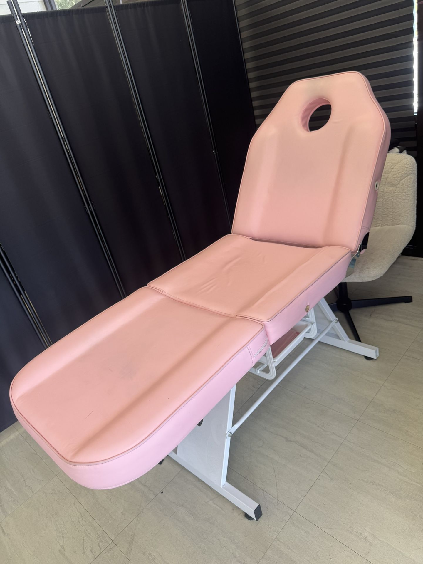Pink lash/ Massage bed