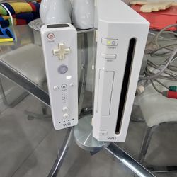 Wii With Controller In Working Condition. What You See In Pictures!