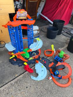 HOT WHEELS ULTIMATE GARAGE