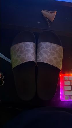 Women’s coach slides