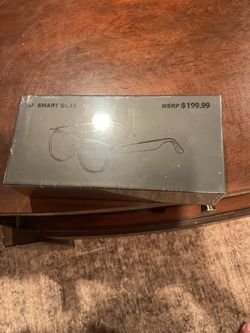Smart Glasses in Box