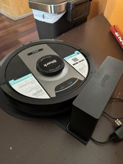 Shark Matrix™ 2-in-1 Robot Vacuum & Mop.