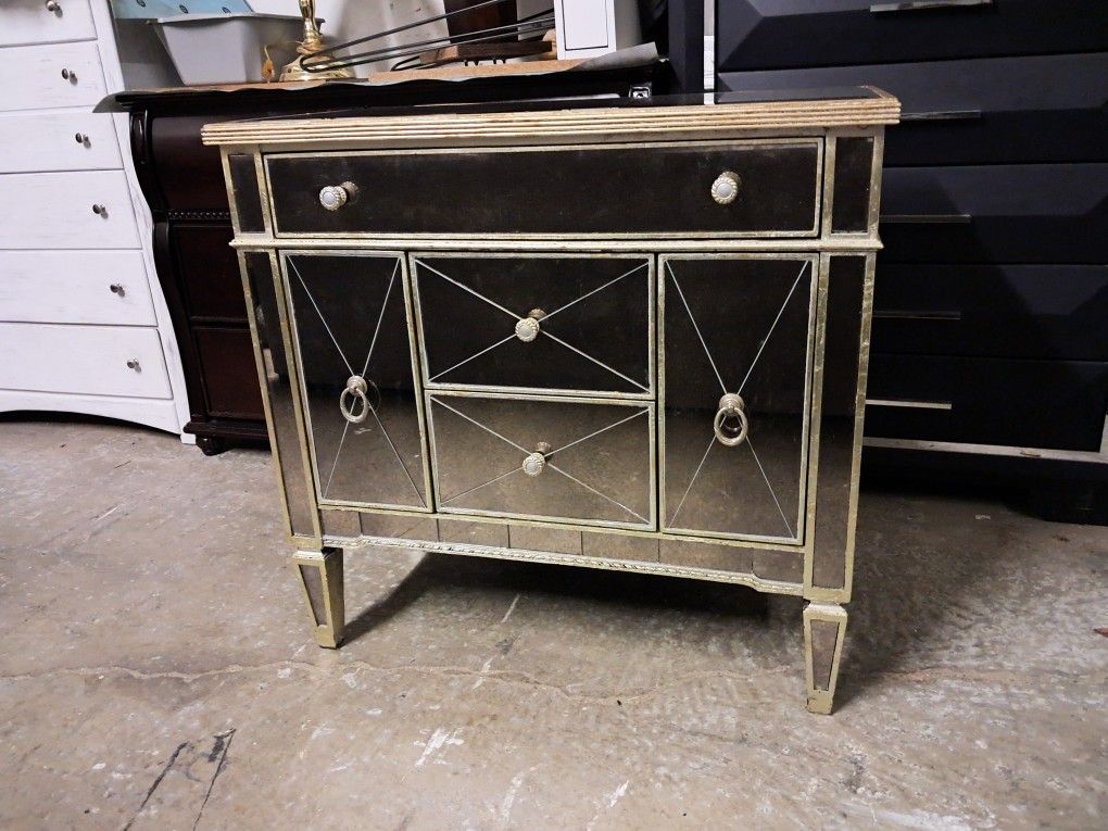 Bassett Borghese Mirrored Accent Table / Cabinet