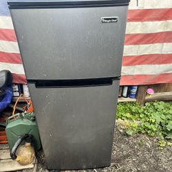 30$ Magic Chef Fridg