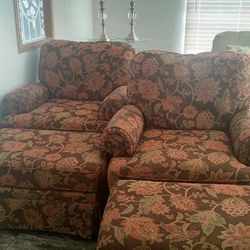 2 Recliner Chairs With Ottomans 