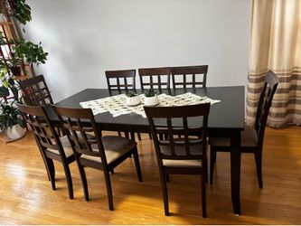 Table with 8 chairs  78x48 with insert (12 in)