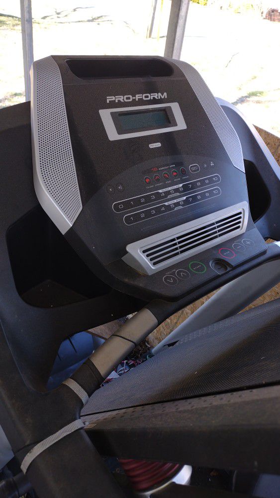 ProForm Treadmill 520 ZN Shox For Parts Or Repair