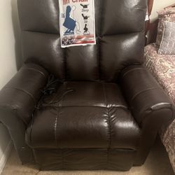 Lift recliner chair