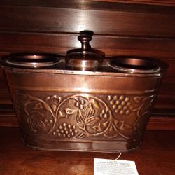 NWT, 
Old Dutch Antique Embossed Heritage 2 Bottle Wine Chiller