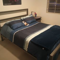 Queen Size Platform Bed And Night Stand 