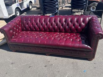 Couch w matching chairs