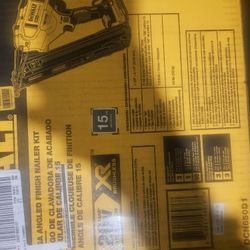 New Dewalt 15 Gauge Angled Finish Nailer Kit