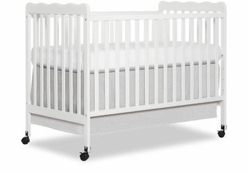 3-1 convertible crib with 2 mattresses