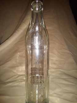 Rare 1947 Hi Hat Beverages 7 oz embossed soda bottle Brownsville 