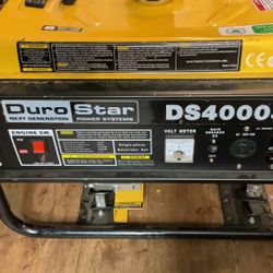 DuroStar DS4000S 4000-Watt 208cc Air Cooled OHV Gas Engine Portable RV Generator