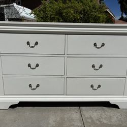 White 6 Drawer Dresser Chest of Drawers Furniture Great Condition 