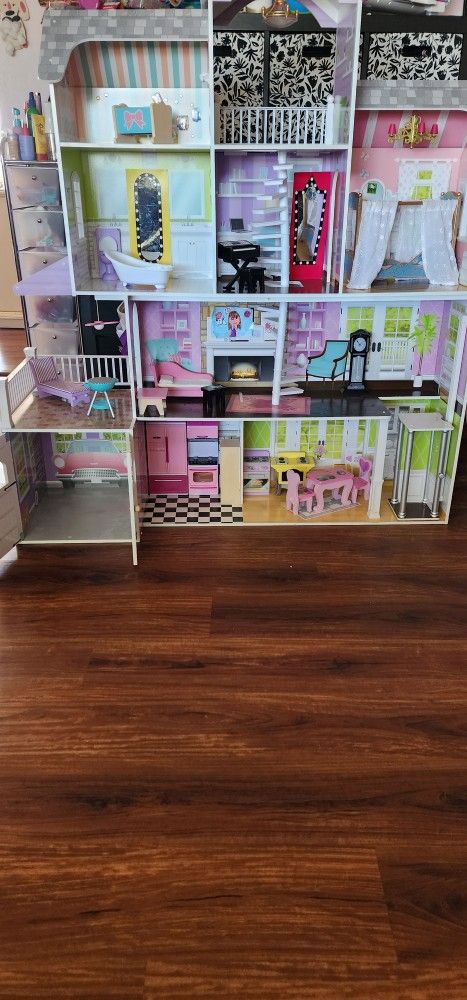 Very Nice Barbie House