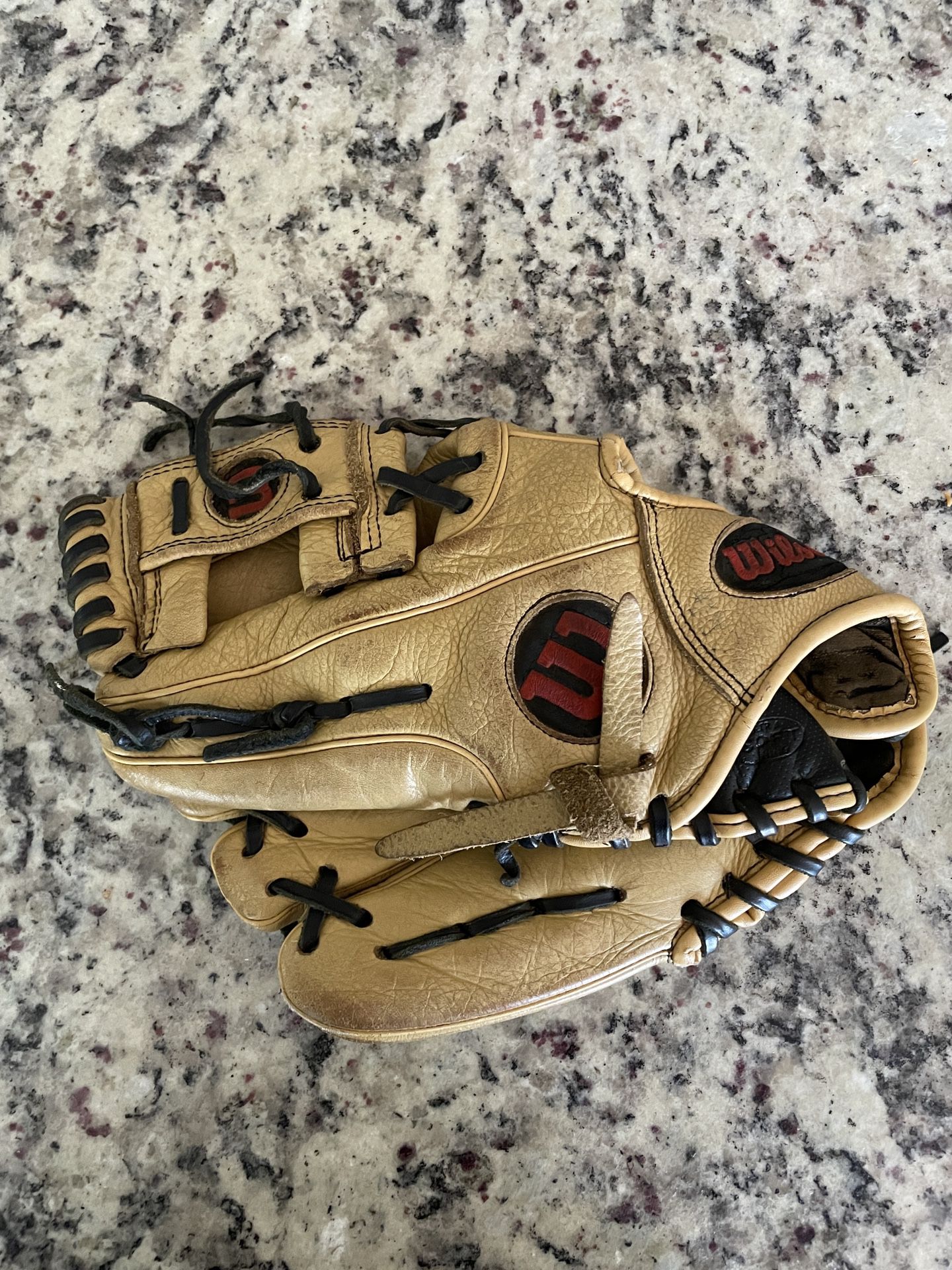 Wilson A500 11 inch left-handed glove
