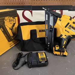 Dewalt 20V XR Finish Nailer Kit