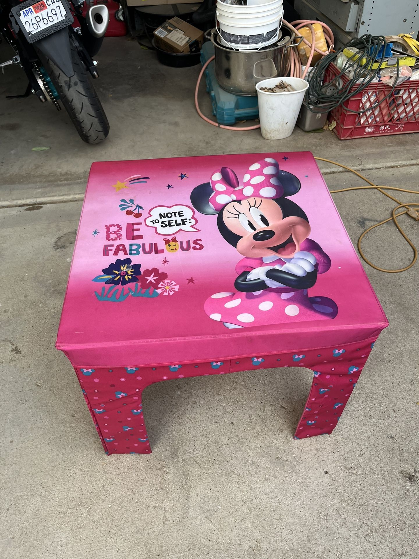 Minnie Mouse Table