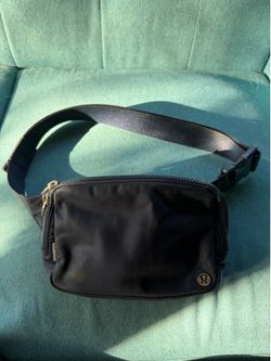 Lululemon Everywhere Belt Bag 1L | Navy Blue