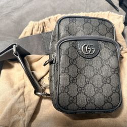 Gucci GG Crossbody Bag (Like New)