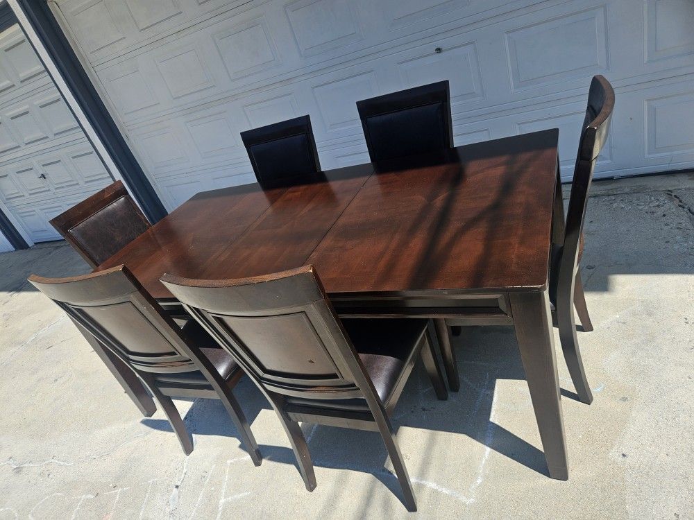 Dining table set