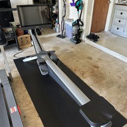 Hydrow rowing Machine w/mat
