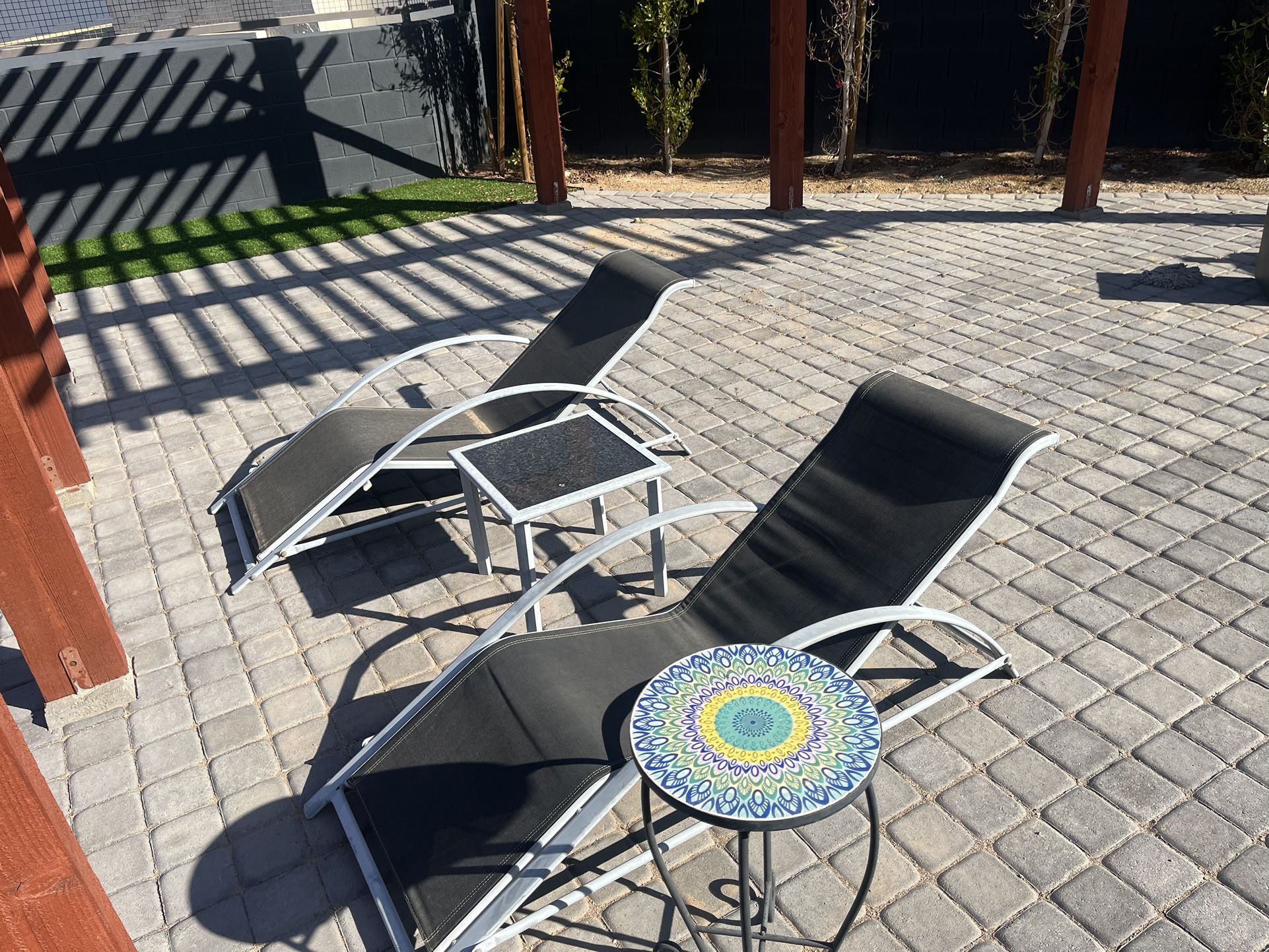 Free Chaise Pool Lounges