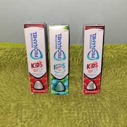3 Sensodyne Toothpaste Kids 4oz(2 Berry Twist/1 Bubble Twist