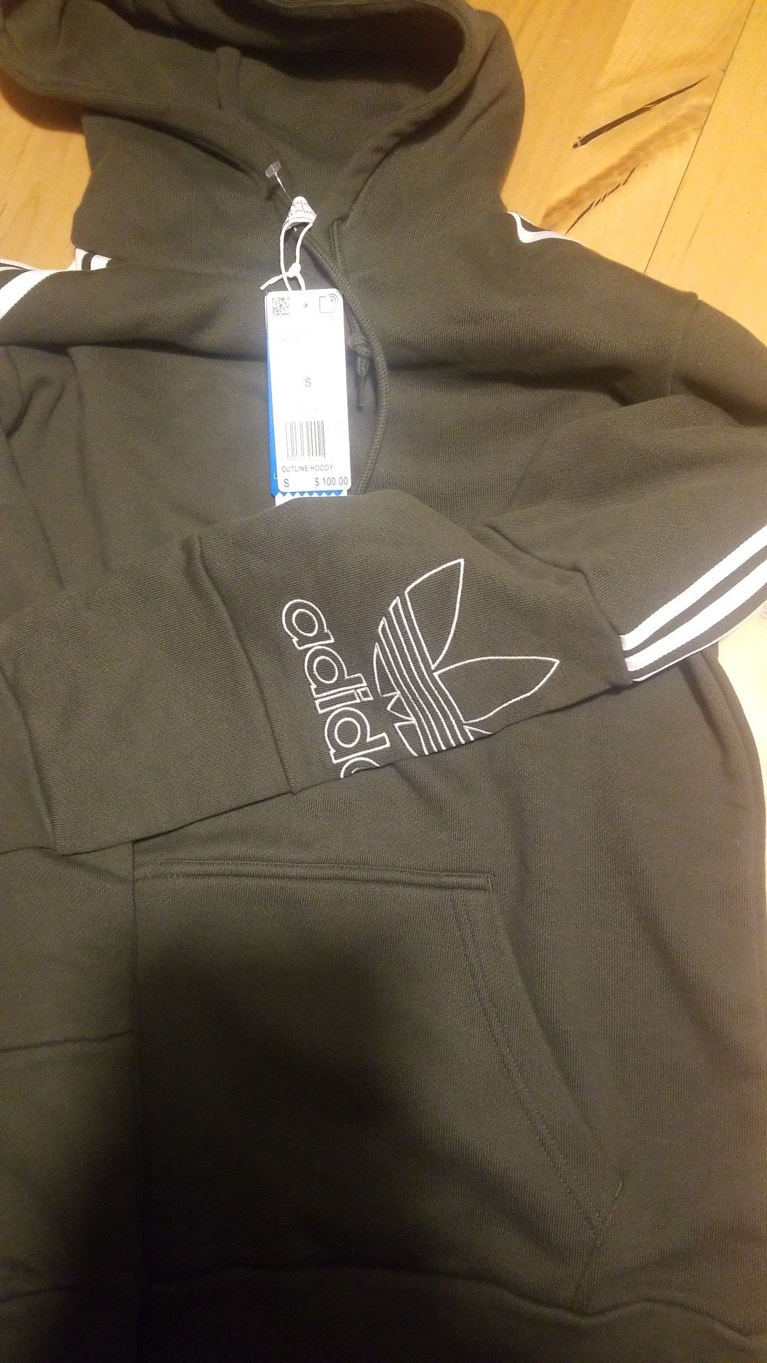 Brand new Adidas hoodie retail is $100 only asking $25!!!!