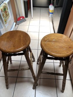 2 Wooden Stool